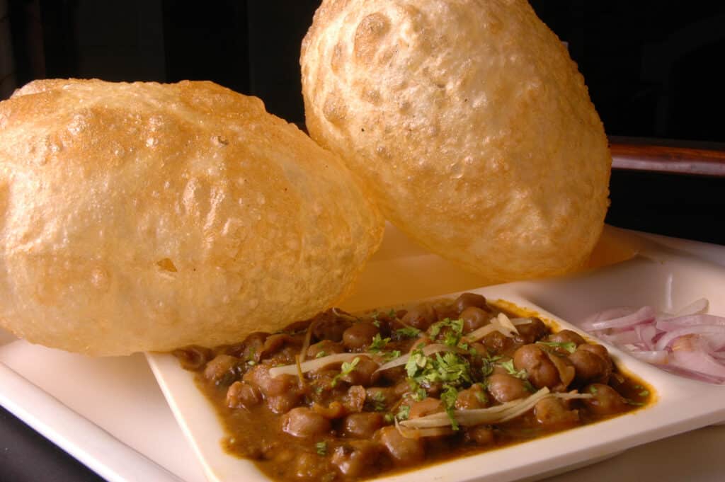 6 Must Try Indian Foods While Travelling to India in Monsoon - Chole Bhature