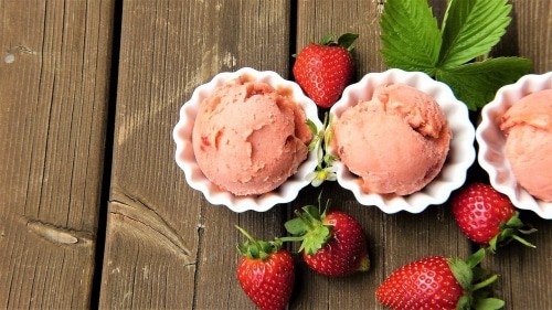 Strawberry Ice Cream - Plattershare - Recipes, food stories and food lovers