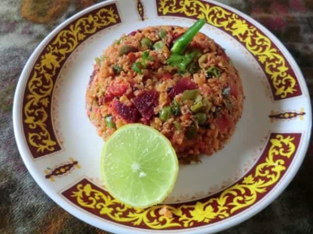 Oats Upma With Beetroot N Vegetable - Plattershare - Recipes, food stories and food lovers