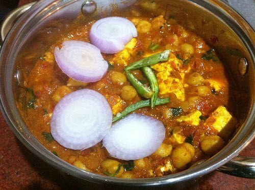 Achaari Paneer Chole Recipe - Plattershare - Recipes, food stories and food lovers