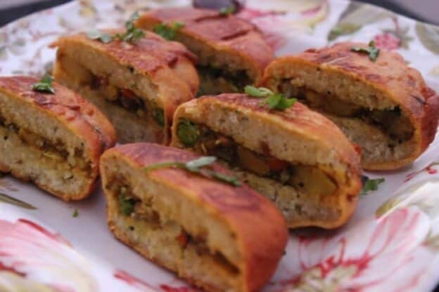 Stuffed Idli Pakodas - Plattershare - Recipes, Food Stories And Food Enthusiasts