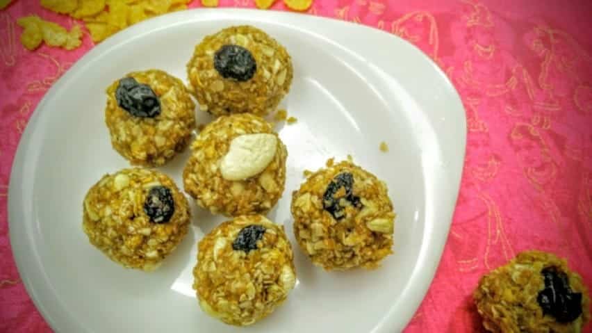 Crunchy Healthy Ladoos - Plattershare - Recipes, food stories and food lovers