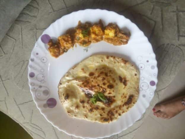 Paneer Khoya With Naan - Plattershare - Recipes, Food Stories And Food Enthusiasts