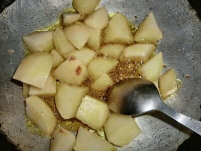 Savory Okra and Potato Curry (Bhindi Masala) - Plattershare - Recipes, food stories and food lovers Savory Okra and Potato Curry (Bhindi Masala) - Plattershare - Recipes, food stories and food lovers