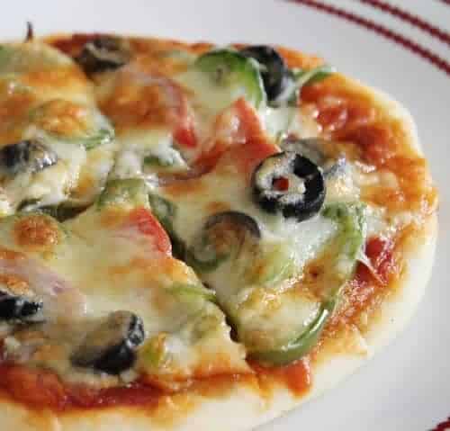 Thin Crust Veggie Pizza (No Yeast) - Plattershare - Recipes, food stories and food enthusiasts