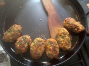 Spinach Corn Kofta Curry - Plattershare - Recipes, food stories and food lovers