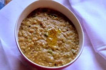 Vegetable Oats Khichdi Recipe - Healthy Breakfast Recipes - Oats Recipes - Plattershare - Recipes, food stories and food lovers