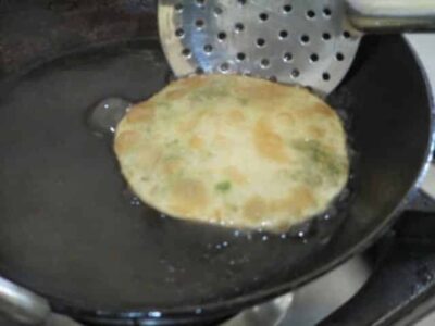 Crispy Matar Kachori: Flaky Indian Pea-Filled Pastries - Plattershare - Recipes, food stories and food lovers Crispy Matar Kachori: Flaky Indian Pea-Filled Pastries - Plattershare - Recipes, food stories and food lovers
