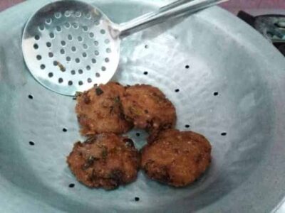 Crispy Instant Masal Vada: A Quick & Flavorful Snack - Plattershare - Recipes, food stories and food lovers Crispy and flavorful instant Masal Vadas served hot.