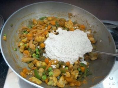 Spicy South Indian Vegetable Kurma (Quick & Easy) - Plattershare - Recipes, food stories and food lovers Spicy South Indian Vegetable Kurma (Quick & Easy) - Plattershare - Recipes, food stories and food lovers
