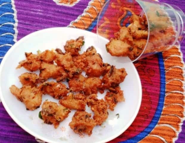 Aval / Poha Pakodas - Plattershare - Recipes, food stories and food lovers