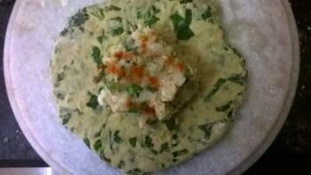 Potato Stuffed Spinach Paratha - Plattershare - Recipes, food stories and food lovers