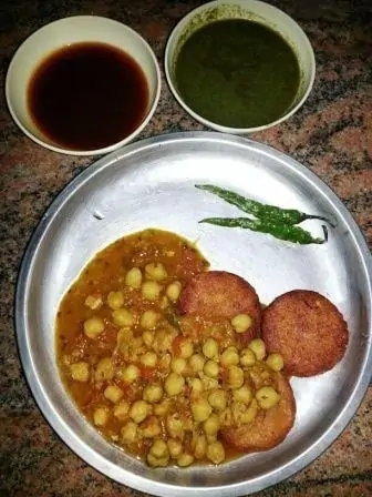 Aloo Tikki Chole - Plattershare - Recipes, Food Stories And Food Enthusiasts