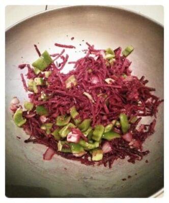 Quick & Easy Beetroot and Bell Pepper Curry (Vegan & Gluten-Free) - Plattershare - Recipes, food stories and food lovers Quick & Easy Beetroot and Bell Pepper Curry (Vegan & Gluten-Free) - Plattershare - Recipes, food stories and food lovers