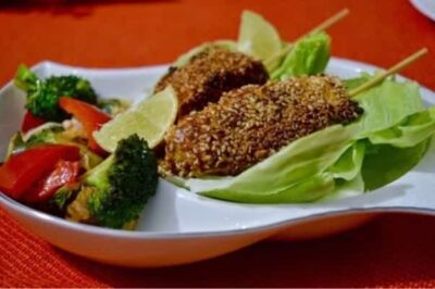 Sesame-Crusted Paneer with Stir-Fried Vegetables: A Flavorful Indian Snack - Plattershare - Recipes, food stories and food lovers Sesame-Crusted Paneer with Stir-Fried Vegetables: A Flavorful Indian Snack - Plattershare - Recipes, food stories and food lovers