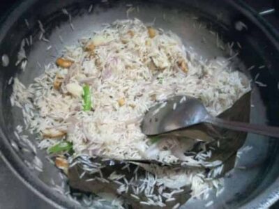 Fragrant Brinji Rice: A South Indian Coconut Rice Delight - Plattershare - Recipes, food stories and food lovers Fragrant Brinji Rice: A South Indian Coconut Rice Delight - Plattershare - Recipes, food stories and food lovers