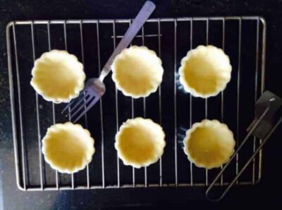 Two-Way Chocolate & Coffee Caramel Tarts: A Decadent Dessert Duet - Plattershare - Recipes, food stories and food lovers Two-Way Chocolate & Coffee Caramel Tarts: A Decadent Dessert Duet - Plattershare - Recipes, food stories and food lovers