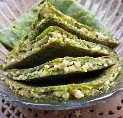 Palak Paneer Paratha (Spinach Cottage Cheese Stuffed Indian Bread) - Plattershare - Recipes, food stories and food enthusiasts