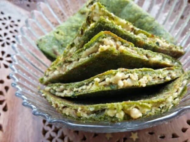 Palak Paneer Paratha (Spinach Cottage Cheese Stuffed Indian Bread) - Plattershare - Recipes, Food Stories And Food Enthusiasts