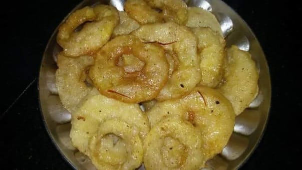 Cinnamon Apple Jalebi - Plattershare - Recipes, food stories and food lovers