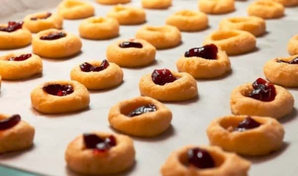 Jammy Thumbprint Cookies: Easy Homemade Recipe - Plattershare - Recipes, food stories and food lovers Jammy Thumbprint Cookies: Easy Homemade Recipe - Plattershare - Recipes, food stories and food lovers