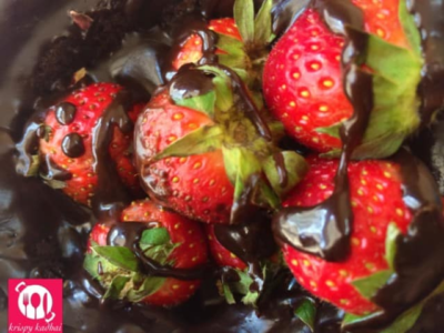 Molten Chocolate Lava Cake with Fresh Strawberries - Plattershare - Recipes, food stories and food lovers Molten Chocolate Lava Cake with Fresh Strawberries.