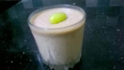 Warm Banana Smoothie For Chilled Winters - Plattershare - Recipes, food stories and food lovers