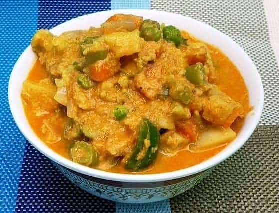 South Indian Spicy Vegetable Kurma - Plattershare - Recipes, food stories and food lovers