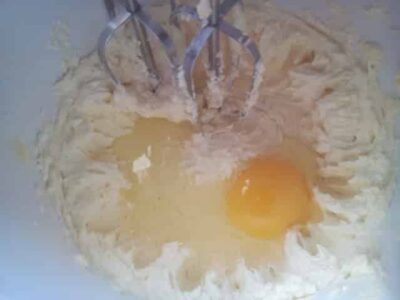 Fluffy Vanilla Sponge Cake: A Classic Recipe - Plattershare - Recipes, food stories and food lovers Fluffy Vanilla Sponge Cake: A Classic Recipe - Plattershare - Recipes, food stories and food lovers