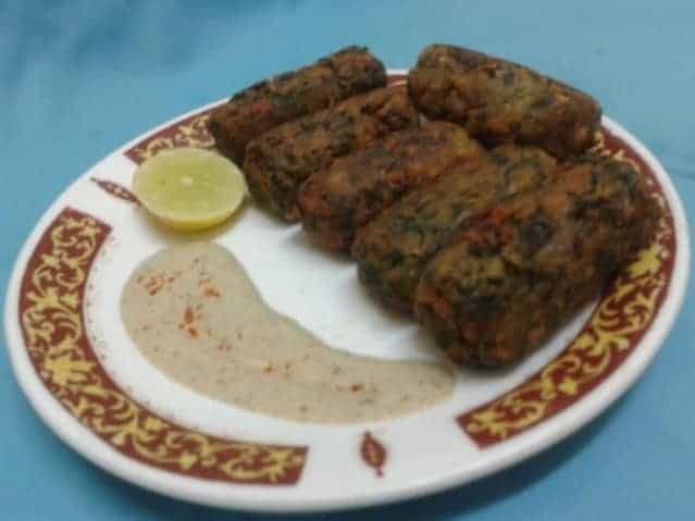 Spinach And Gram Flour Roll - Plattershare - Recipes, food stories and food lovers