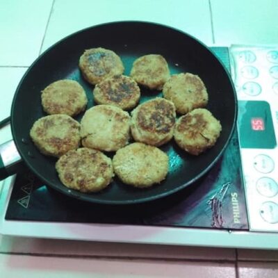 Nostalgic Potato Tikki: A Crispy, Flavorful Indian Snack - Plattershare - Recipes, food stories and food lovers Nostalgic Potato Tikki: A Crispy, Flavorful Indian Snack - Plattershare - Recipes, food stories and food lovers