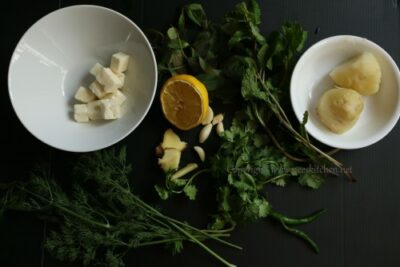 Crispy Potato & Paneer Canapés with Vibrant Green Chutney - Plattershare - Recipes, food stories and food lovers Crispy Potato & Paneer Canapés with Vibrant Green Chutney - Plattershare - Recipes, food stories and food lovers