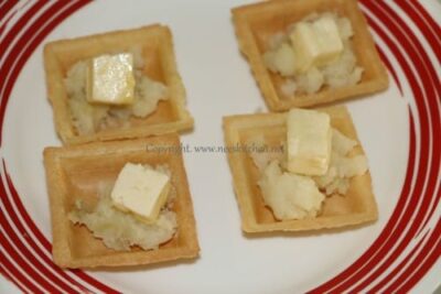Crispy Potato & Paneer Canapés with Vibrant Green Chutney - Plattershare - Recipes, food stories and food lovers Crispy Potato & Paneer Canapés with Vibrant Green Chutney - Plattershare - Recipes, food stories and food lovers