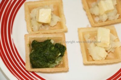 Crispy Potato & Paneer Canapés with Vibrant Green Chutney - Plattershare - Recipes, food stories and food lovers Crispy Potato & Paneer Canapés with Vibrant Green Chutney - Plattershare - Recipes, food stories and food lovers