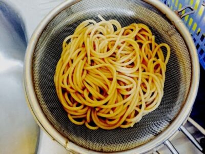 20-Minute Whole Wheat Pesto Pasta with Sautéed Bell Peppers - Plattershare - Recipes, food stories and food lovers 20-Minute Whole Wheat Pesto Pasta with Sautéed Bell Peppers - Plattershare - Recipes, food stories and food lovers