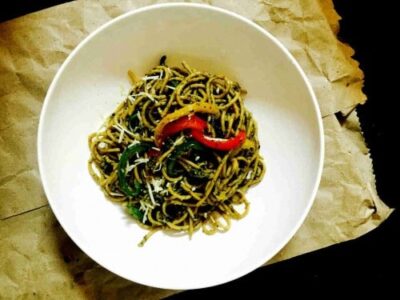 20-Minute Whole Wheat Pesto Pasta with Sautéed Bell Peppers - Plattershare - Recipes, food stories and food lovers 20-Minute Whole Wheat Pesto Pasta with Sautéed Bell Peppers - Plattershare - Recipes, food stories and food lovers