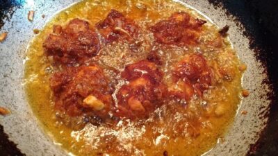 Crispy Indo-Chinese Garlic Chicken: An Irresistible Snack - Plattershare - Recipes, food stories and food lovers Crispy Indo-Chinese Garlic Chicken: An Irresistible Snack - Plattershare - Recipes, food stories and food lovers