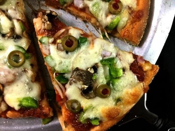 Easy No-Yeast Pizza (With Yogurt) - Plattershare - Recipes, food stories and food lovers