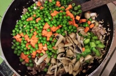 Hearty Barley Pilaf with Sautéed Vegetables (Oo Mugi) - Plattershare - Recipes, food stories and food lovers Hearty Barley Pilaf with Sautéed Vegetables (Oo Mugi) - Plattershare - Recipes, food stories and food lovers