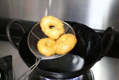 Medu Vada Upma: A Delicious South Indian Breakfast - Plattershare - Recipes, food stories and food lovers Medu Vada Upma: A Delicious South Indian Breakfast - Plattershare - Recipes, food stories and food lovers