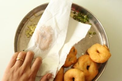 Medu Vada Upma: A Delicious South Indian Breakfast - Plattershare - Recipes, food stories and food lovers Medu Vada Upma: A Delicious South Indian Breakfast - Plattershare - Recipes, food stories and food lovers