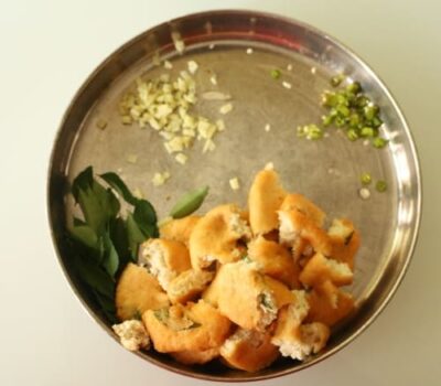 Medu Vada Upma: A Delicious South Indian Breakfast - Plattershare - Recipes, food stories and food lovers Medu Vada Upma: A Delicious South Indian Breakfast - Plattershare - Recipes, food stories and food lovers