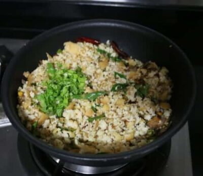 Medu Vada Upma: A Delicious South Indian Breakfast - Plattershare - Recipes, food stories and food lovers Medu Vada Upma: A Delicious South Indian Breakfast - Plattershare - Recipes, food stories and food lovers