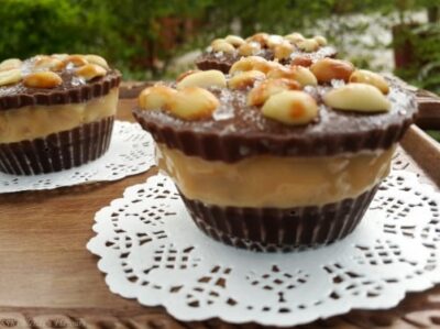 Decadent Chocolate Dulce de Leche Cups with Salted Peanuts - Plattershare - Recipes, food stories and food lovers Decadent Chocolate Dulce de Leche Cups with Salted Peanuts - Plattershare - Recipes, food stories and food lovers