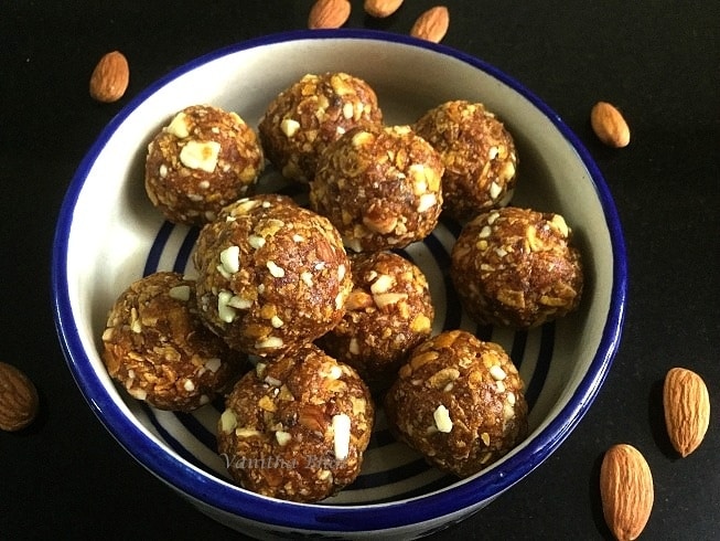Crunchy Dates And Cornflakes Energy Bites - Plattershare - Recipes, food stories and food lovers