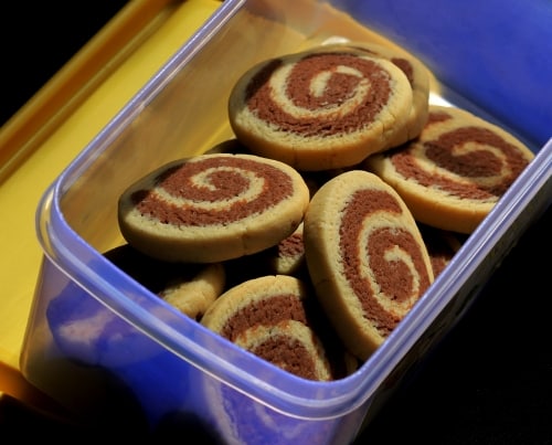 Eggless Choco Pinwheel Cookies Or Choco Swirl Cookies - Plattershare - Recipes, food stories and food lovers