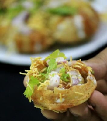 Crispy Golgappa Chaat: A Flavorful Twist on a Street Food Classic - Plattershare - Recipes, food stories and food lovers Crispy Golgappa Chaat: A Flavorful Twist on a Street Food Classic - Plattershare - Recipes, food stories and food lovers
