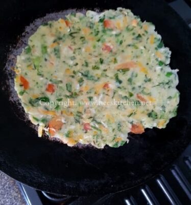 Crispy Vegetable Akki Roti: A Flavorful Gluten-Free Flatbread - Plattershare - Recipes, food stories and food lovers Crispy Vegetable Akki Roti: A Flavorful Gluten-Free Flatbread - Plattershare - Recipes, food stories and food lovers