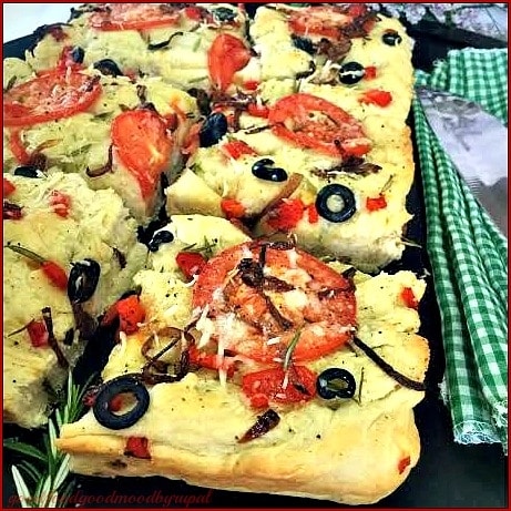 Rosemary &Amp; Roasted Red Bell-Pepper Focaccia Bread - Plattershare - Recipes, Food Stories And Food Enthusiasts