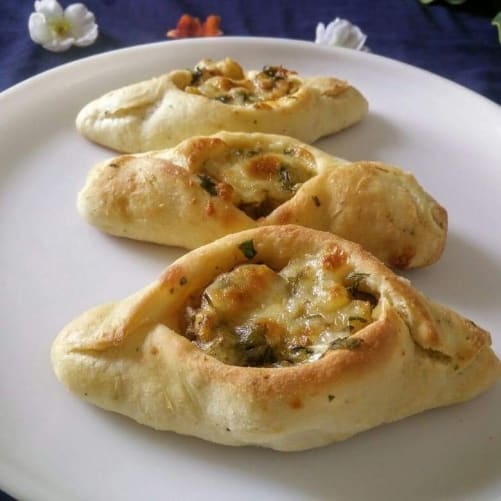 Cheese Fatayer Bread - Plattershare - Recipes, food stories and food enthusiasts